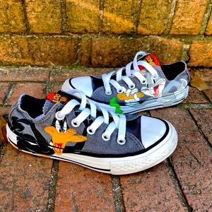 Looney tunes converse